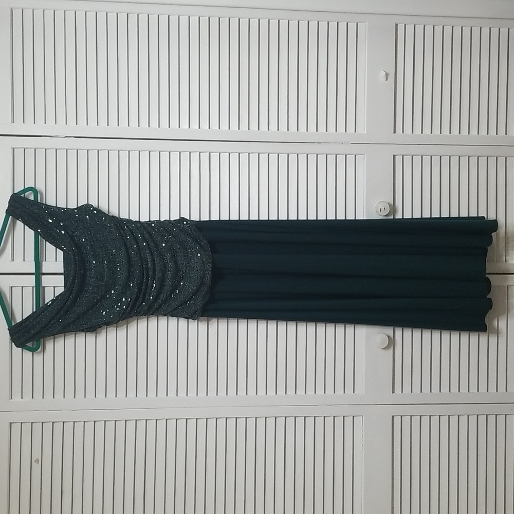 R&M Richards..Long Formal Petite Dress..Color Green..Size 6P